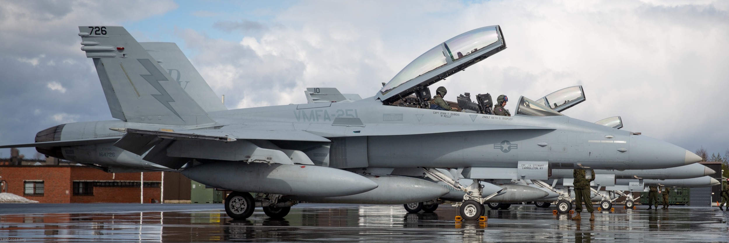 vmfa-251 thunderbolts marine fighter attack squadron f/a-18d hornet 89 exercise bold quest finland