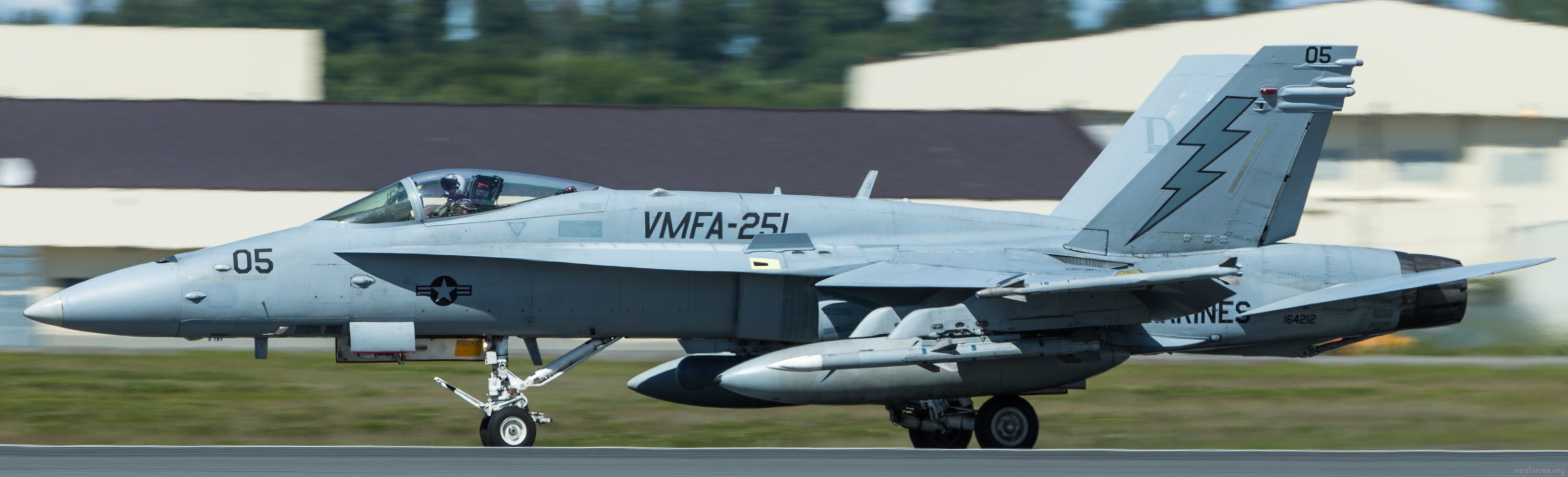 vmfa-251 thunderbolts marine fighter attack squadron f/a-18c hornet 106 joint base elmendorf richardson alaska