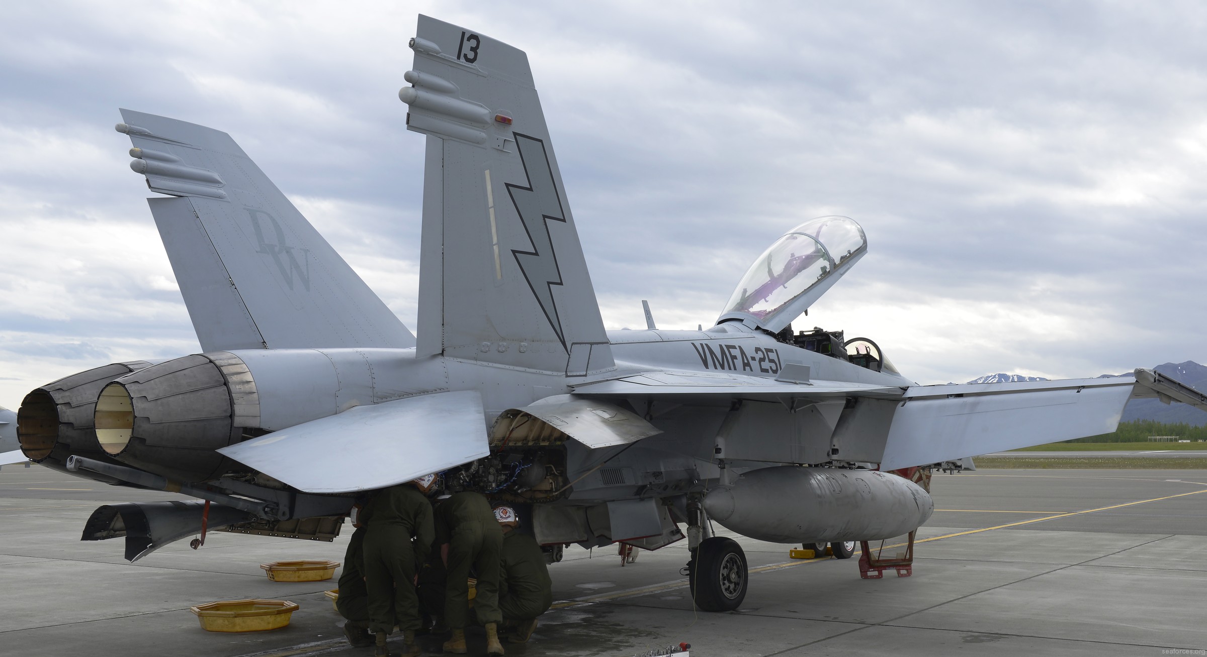 vmfa-251 thunderbolts marine fighter attack squadron f/a-18d hornet 115 red flag alaska rfa 17-2 elmendorf