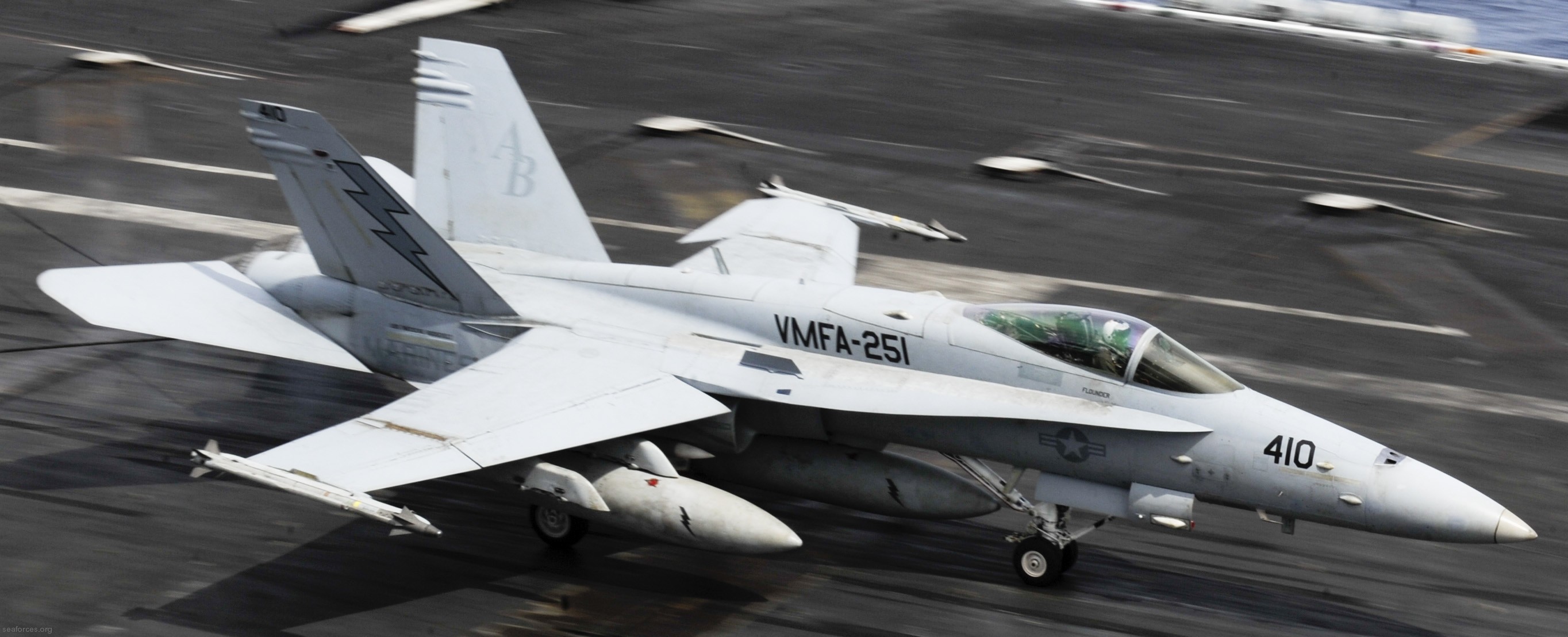 vmfa-251 thunderbolts marine fighter attack squadron f/a-18c hornet 119 cvw-1 uss theodore roosevelt cvn-71