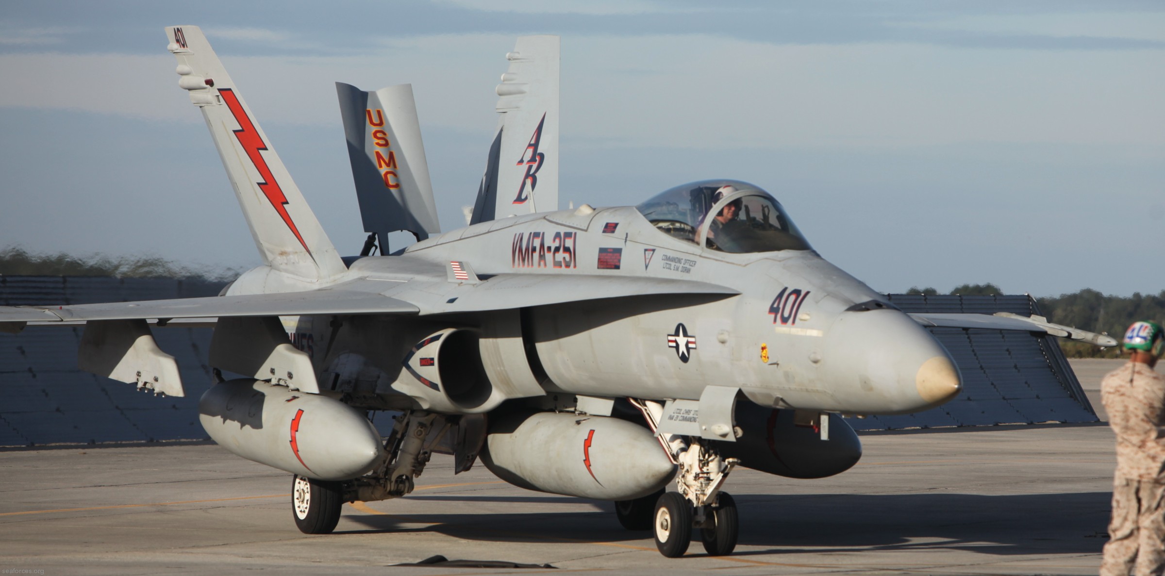 vmfa-251 thunderbolts marine fighter attack squadron f/a-18c hornet 138 mcas beaufort