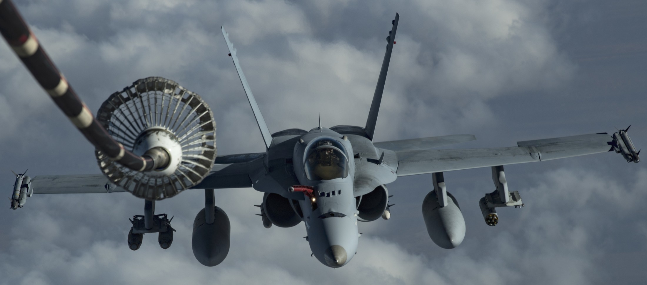 vmfa-251 thunderbolts marine fighter attack squadron usmc f/a-18c hornet centcom aor 165