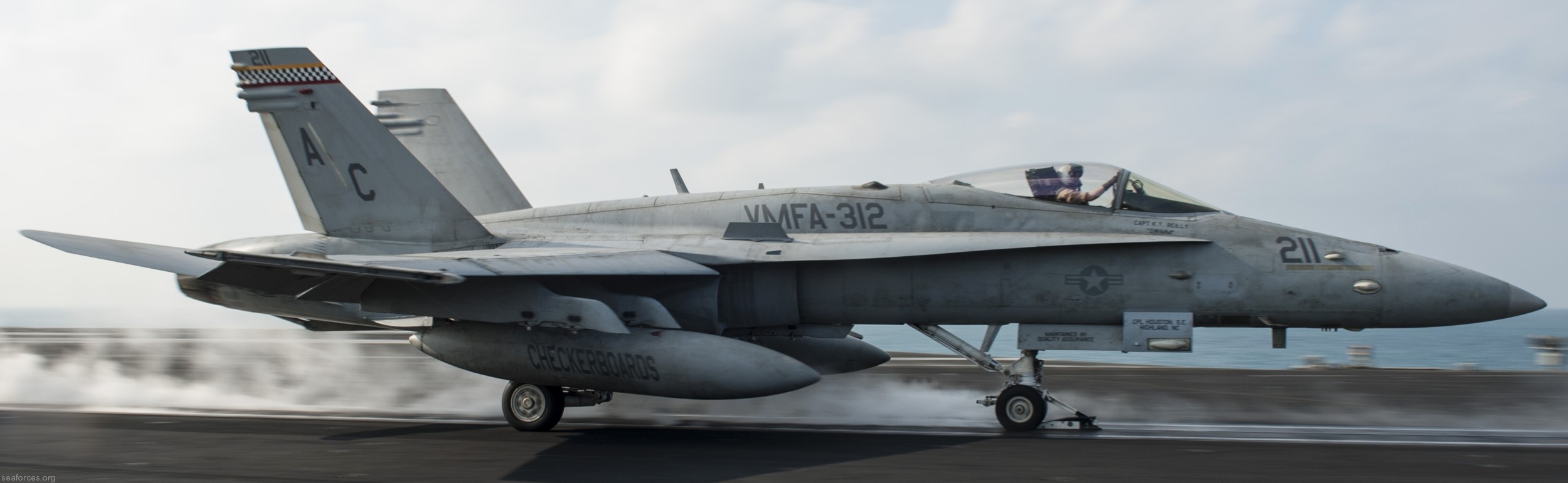 vmfa-312 checkerboards marine fighter attack squadron usmc f/a-18c hornet cvw-3 uss harry s. truman cvn-75 87