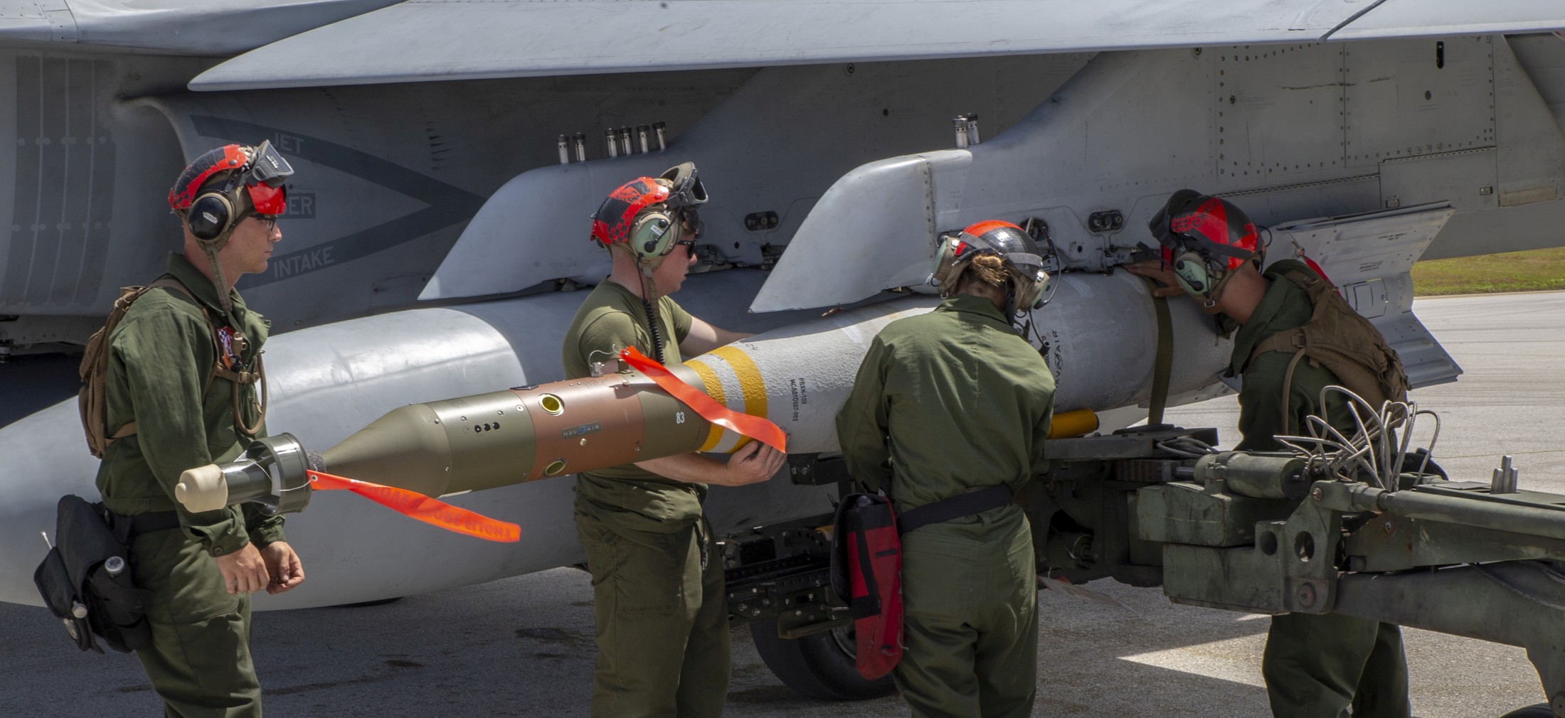 vmfa-312 checkerboards marine fighter attack squadron usmc f/a-18d hornet 141 laser guided bomb gbu