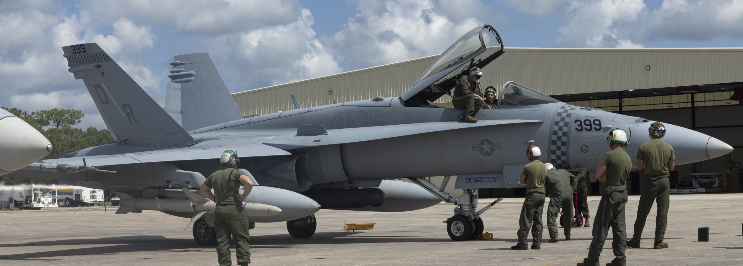 vmfa-312 checkerboards marine fighter attack squadron f/a-18c hornet agm-88 harm missile 221