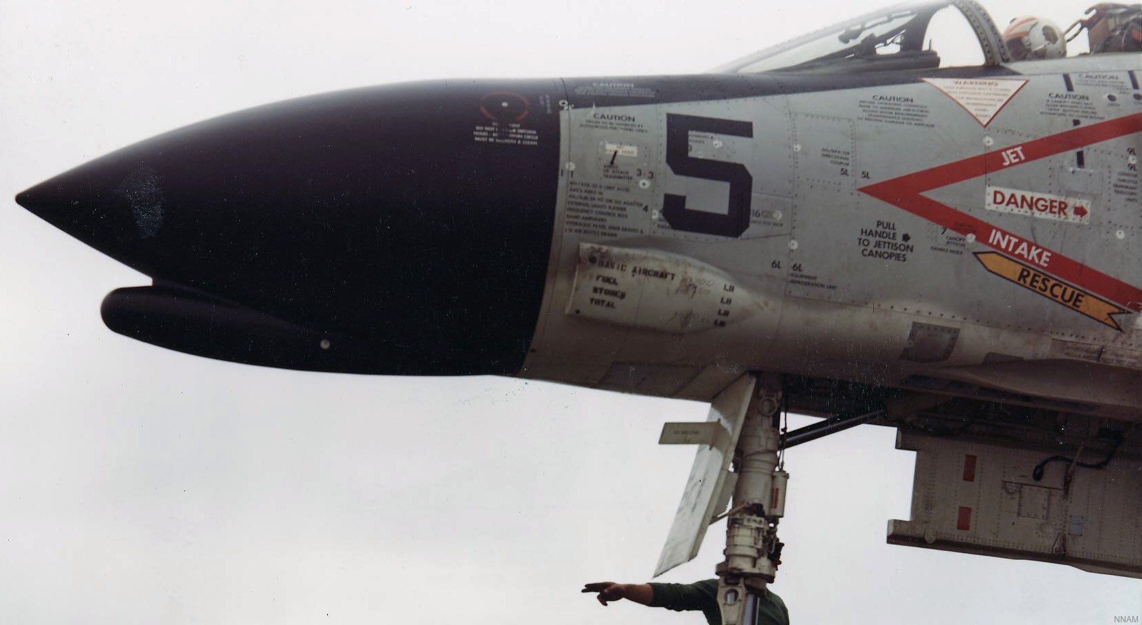 vmfa-314 black knights marine fighter attack squadron f-4b phantom ii 68