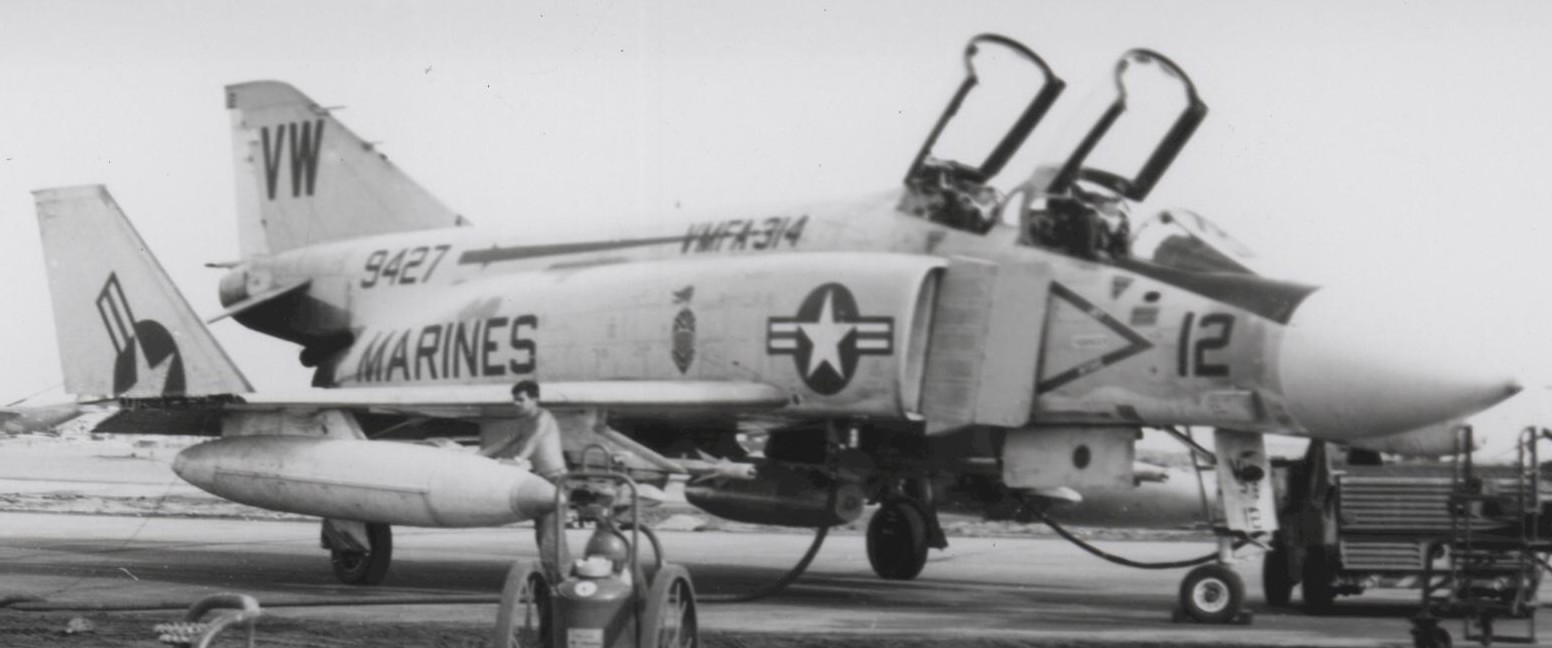 vmfa-314 black knights marine fighter attack squadron f-4b phantom ii 127 vietnam war