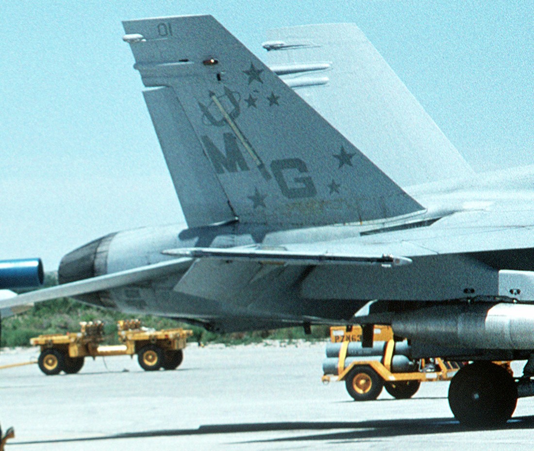 vmfa-321 hell's angels marine fighter attack squadron usmc f/a-18a hornet 17