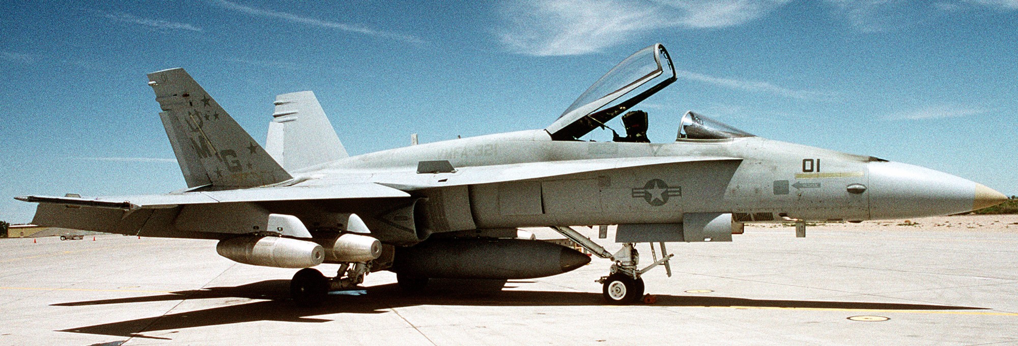 vmfa-321 hell's angels marine fighter attack squadron usmc f/a-18a hornet 20 km.77 napalm bomb