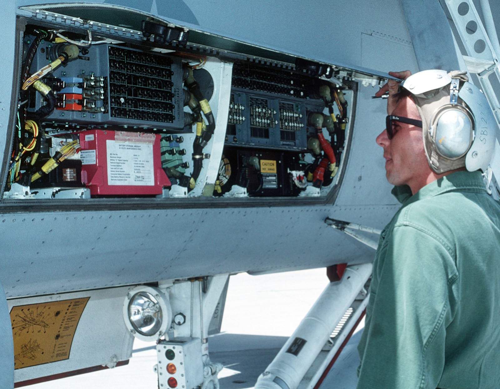 vmfa-321 hell's angels marine fighter attack squadron usmc f/a-18a hornet 44