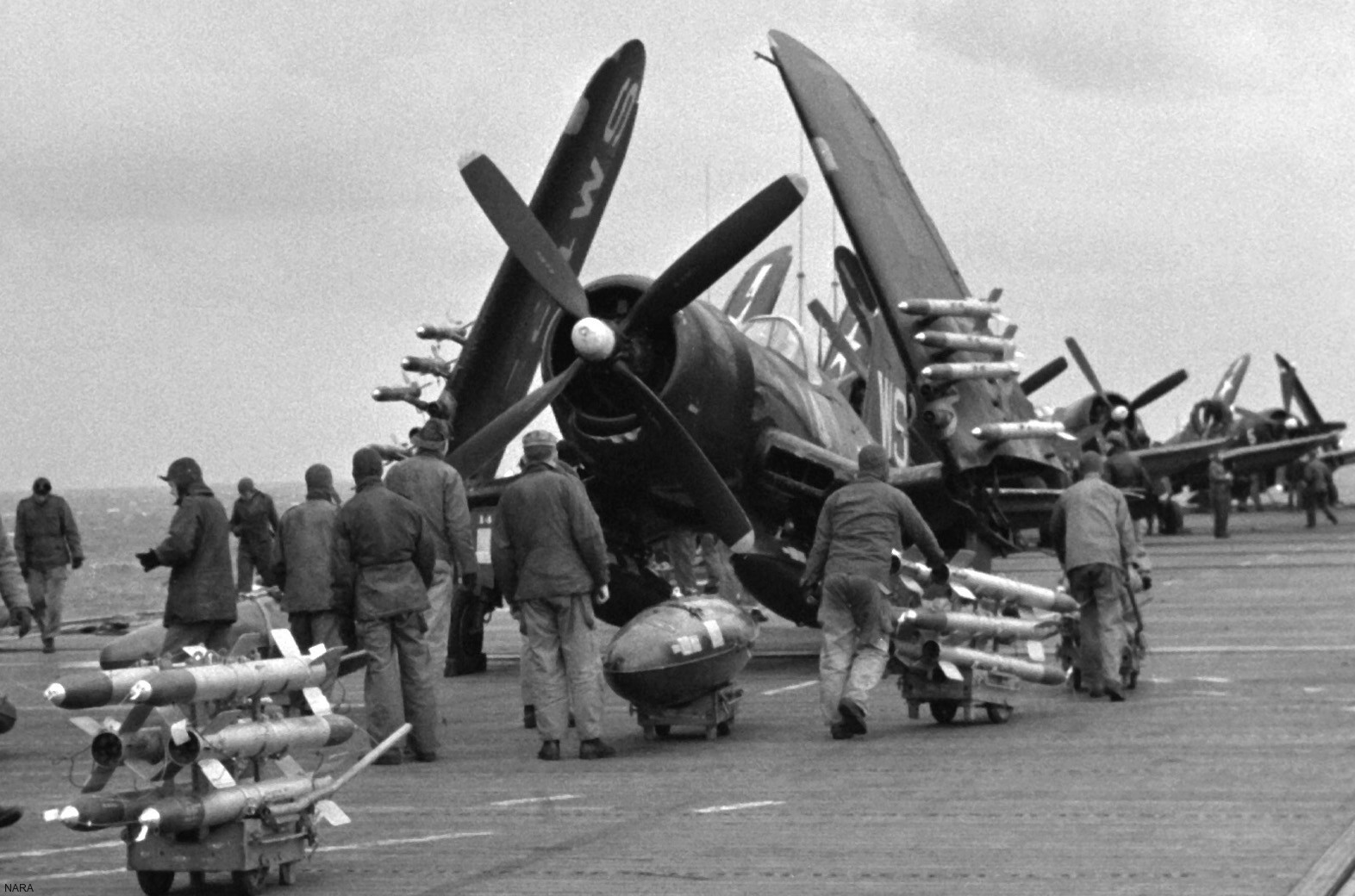 vmf-323 death rattlers marine fighter squadron usmc f4u-4 corsair 10 uss badoeng strait cve-116