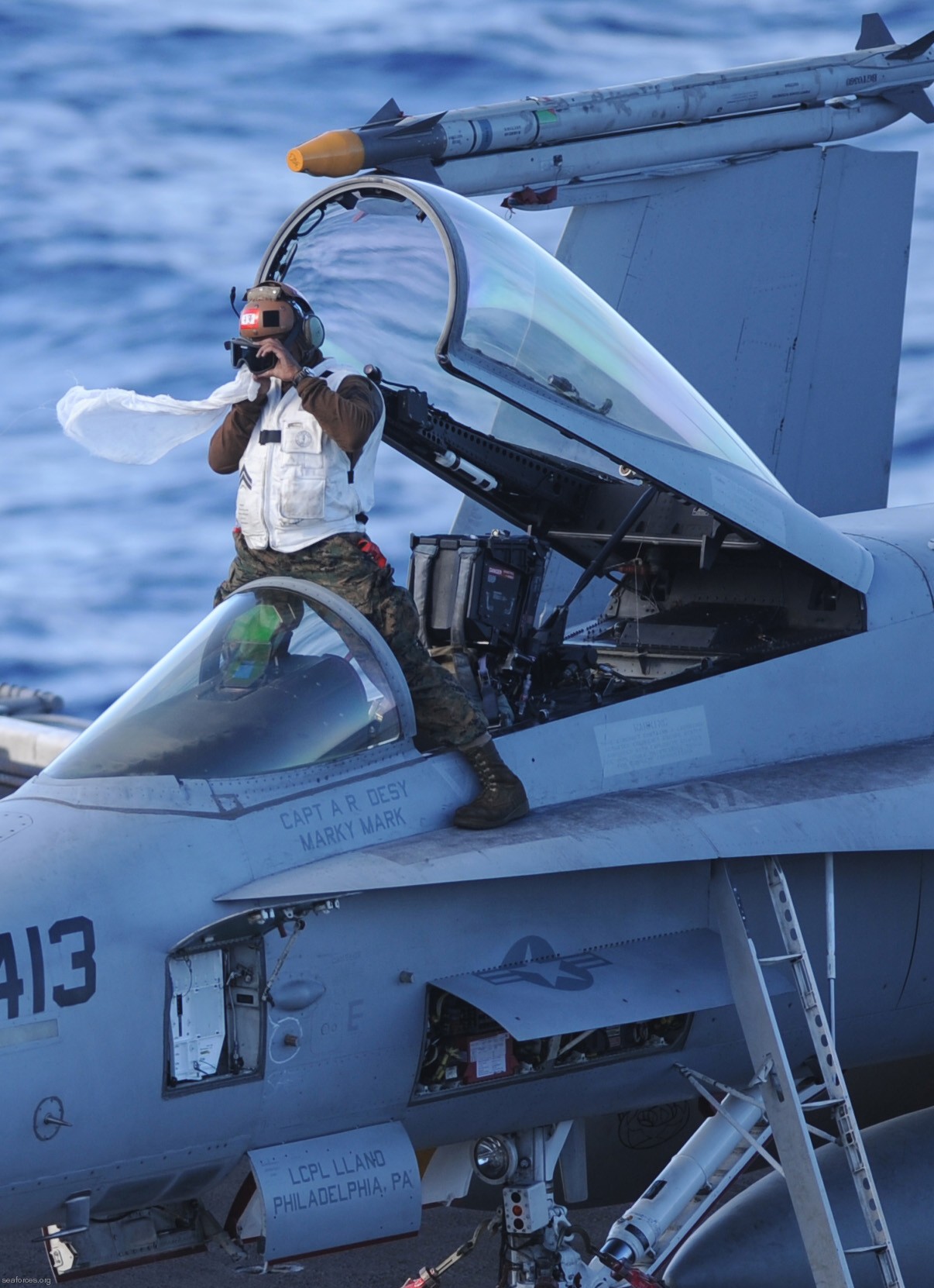 vmfa-323 death rattlers marine fighter attack squadron f/a-18c hornet cvw-11 uss nimitz cvn-68 74