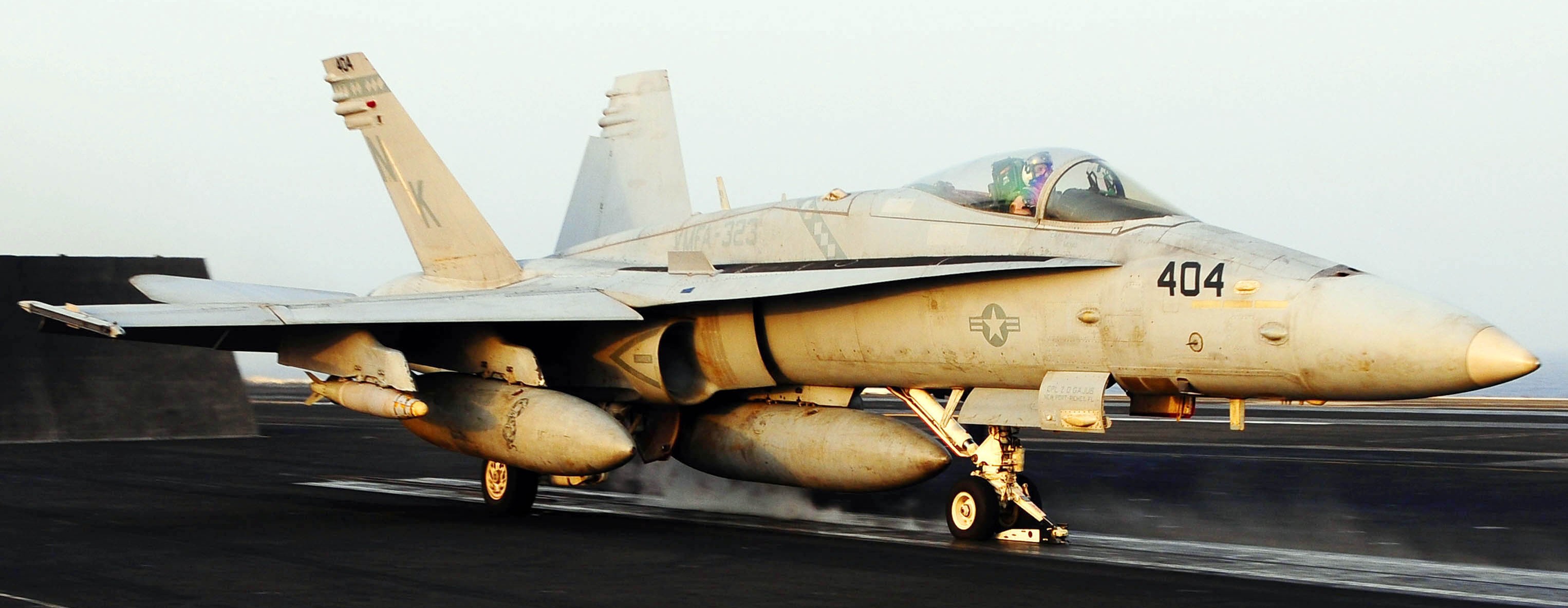 vmfa-323 death rattlers marine fighter attack squadron f/a-18c hornet cvw-11 uss nimitz cvn-68 85