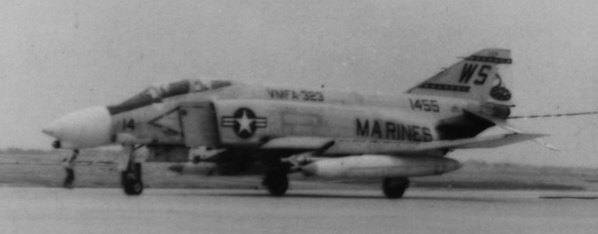vmfa-323 death rattlers marine fighter attack squadron f-4b phantom ii 115 vietnam war