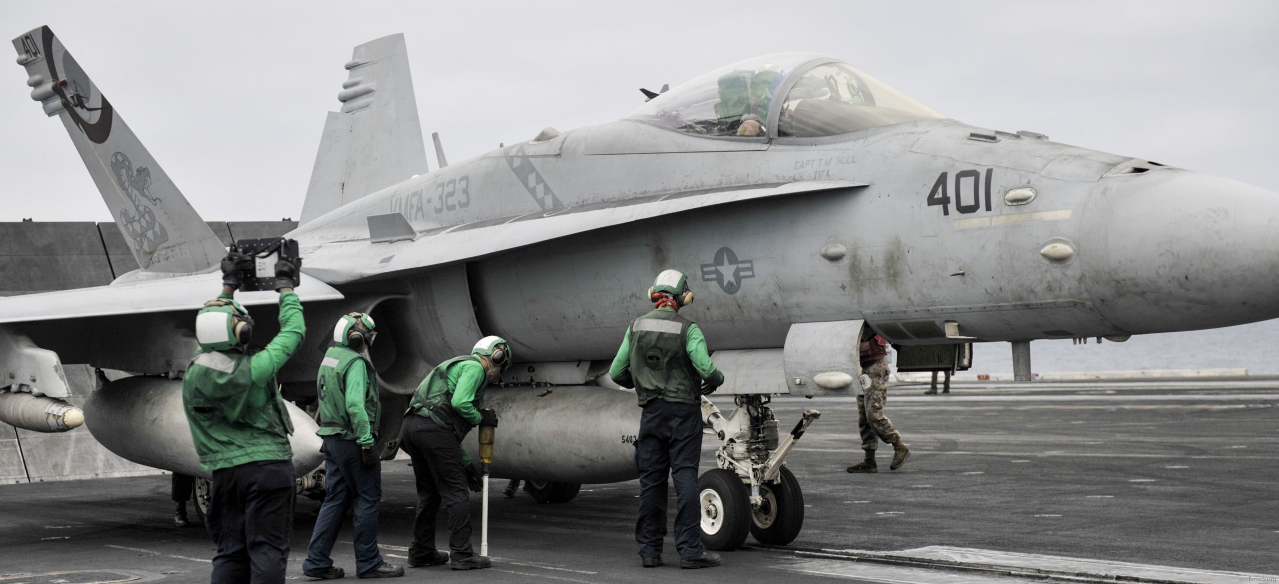 vmfa-323 death rattlers marine fighter attack squadron f/a-18c hornet cvw-11 uss nimitz cvn-68 146