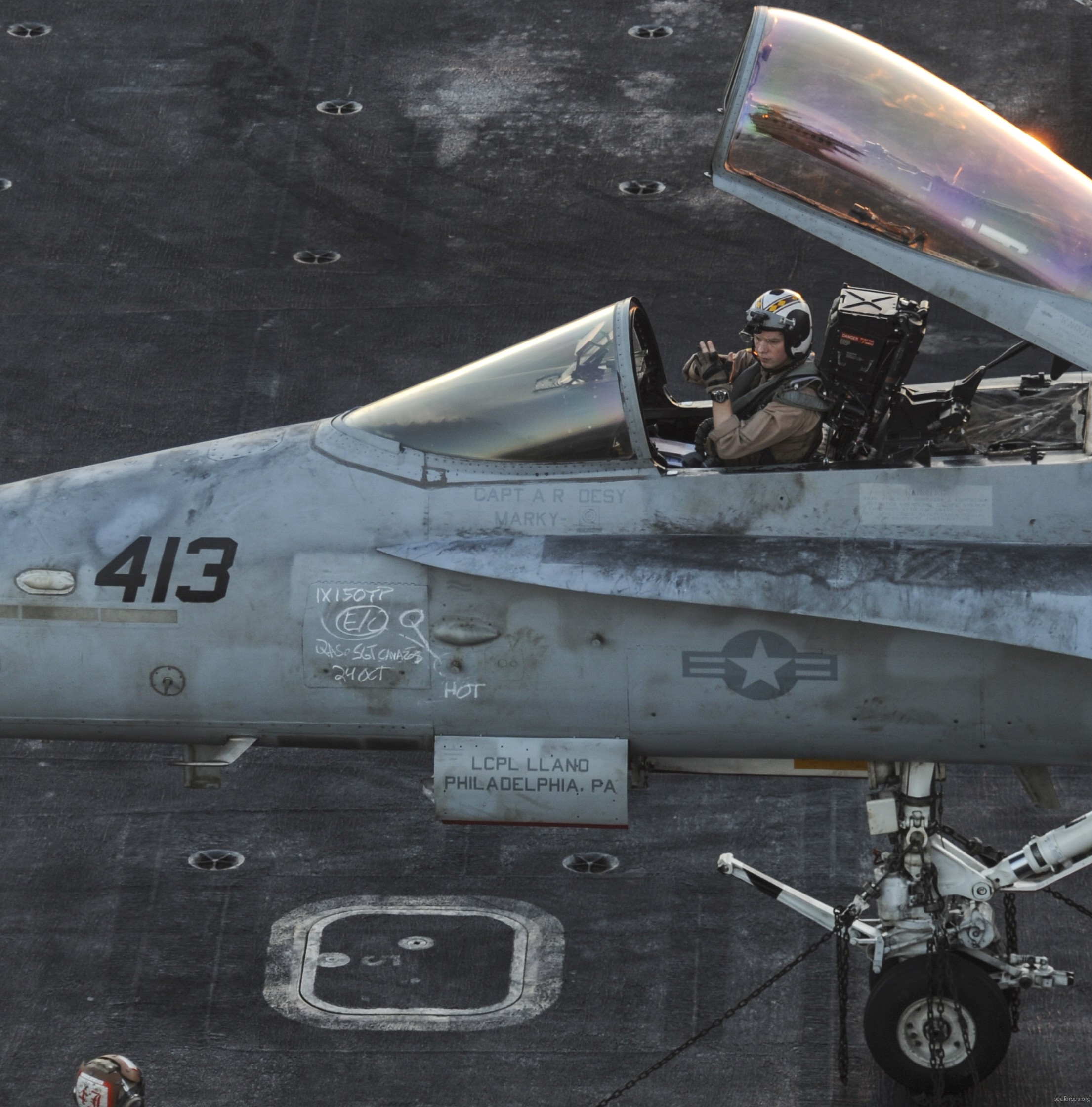 vmfa-323 death rattlers marine fighter attack squadron f/a-18c hornet cvw-11 uss nimitz cvn-68 150 cockpit view