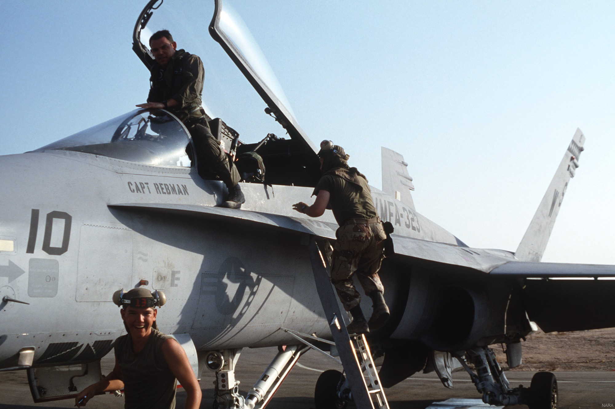 vmfa-323 death rattlers marine fighter attack squadron f/a-18a hornet 182