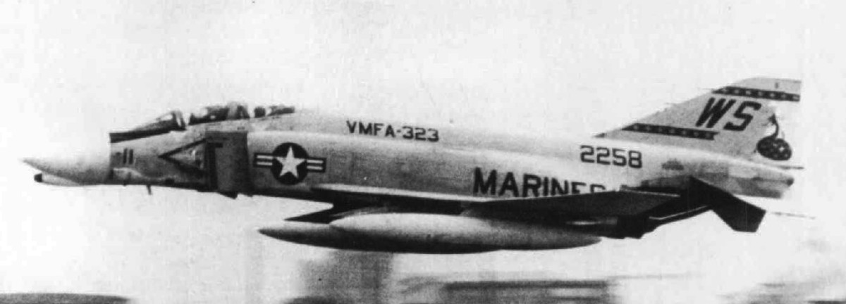 vmfa-323 death rattlers marine fighter attack squadron f-4b phantom ii 183 da nang vietnam war