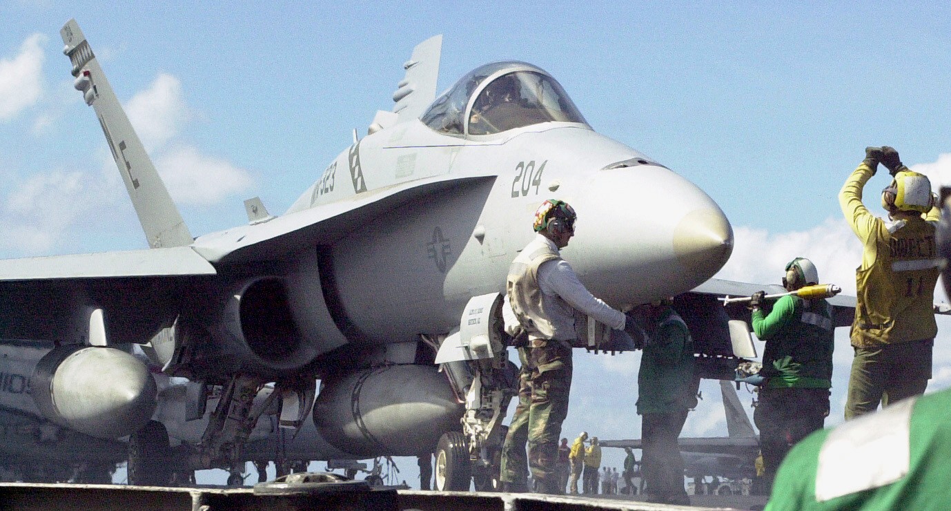 vmfa-323 death rattlers marine fighter attack squadron f/a-18c hornet cvw-2 uss constellation cv-64 186