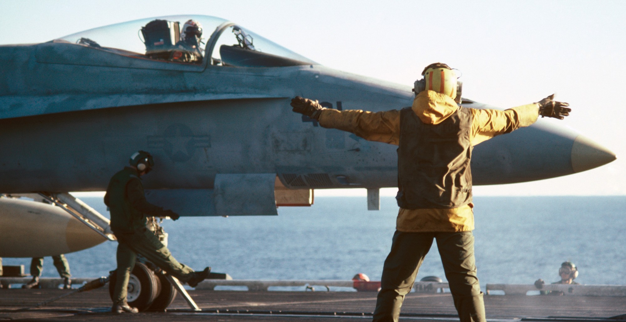 vmfa-323 death rattlers marine fighter attack squadron f/a-18a hornet cvw-13 uss coral sea cv-43 192