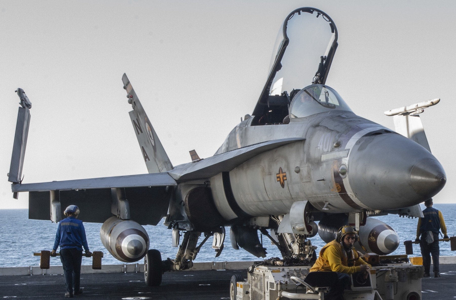 vmfa-323 death rattlers marine fighter attack squadron f/a-18c hornet cvw-17 uss nimitz cvn-68 213