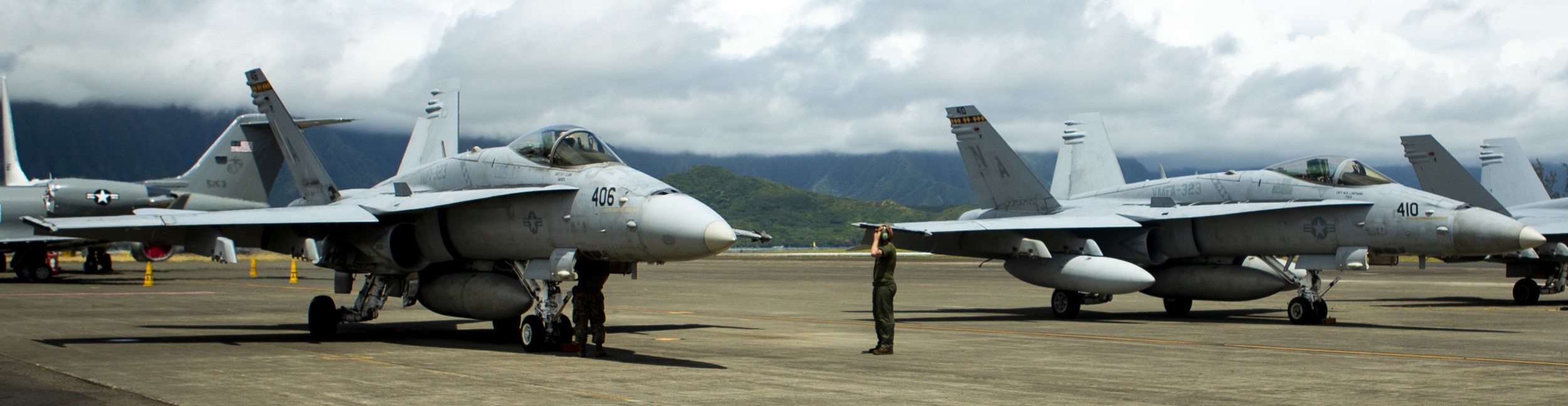 vmfa-323 death rattlers marine fighter attack squadron usmc f/a-18c hornet 226