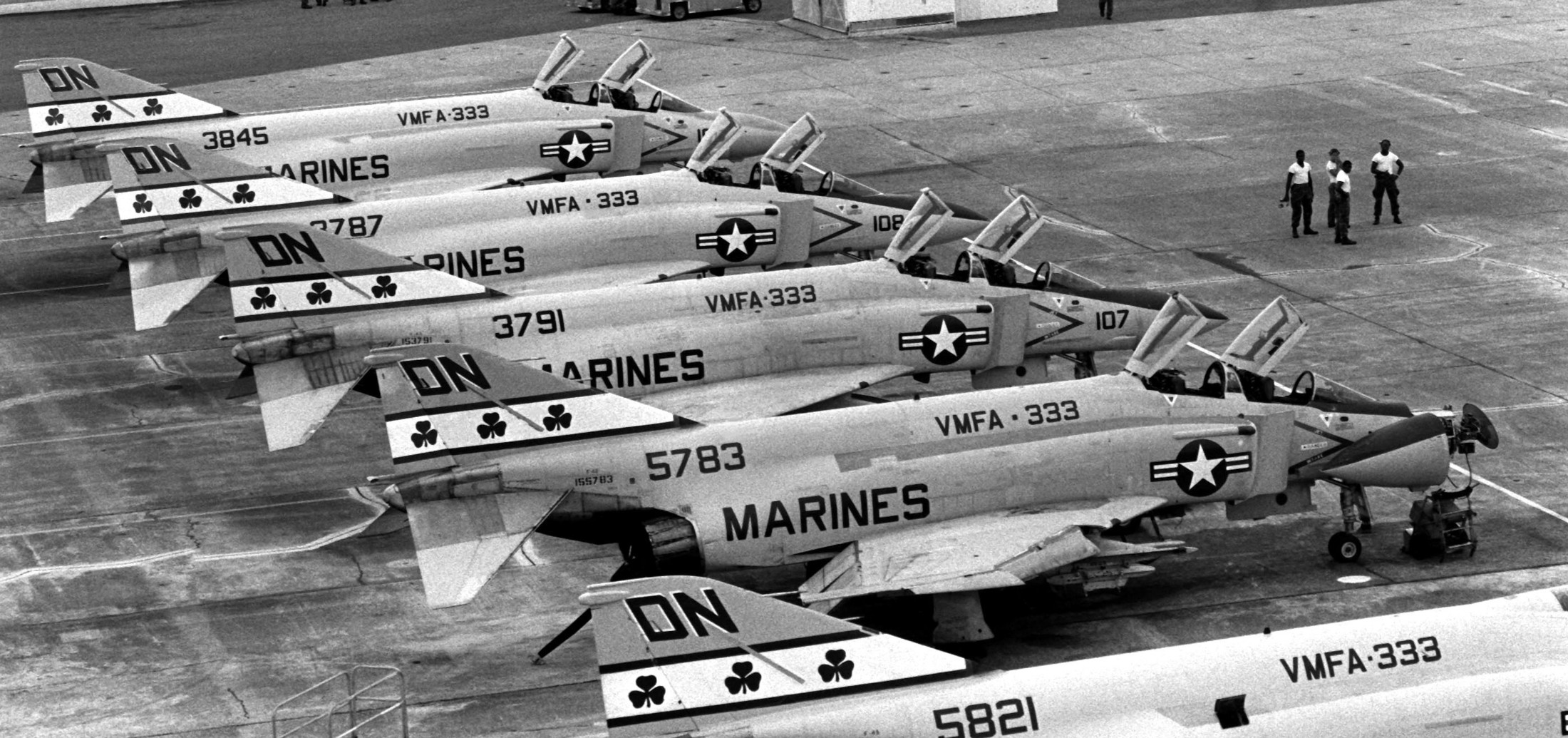 vmfa-333 fighting shamrocks marine fighter attack squadron usmc f-4j phantom ii 03 nas cubi point philippines