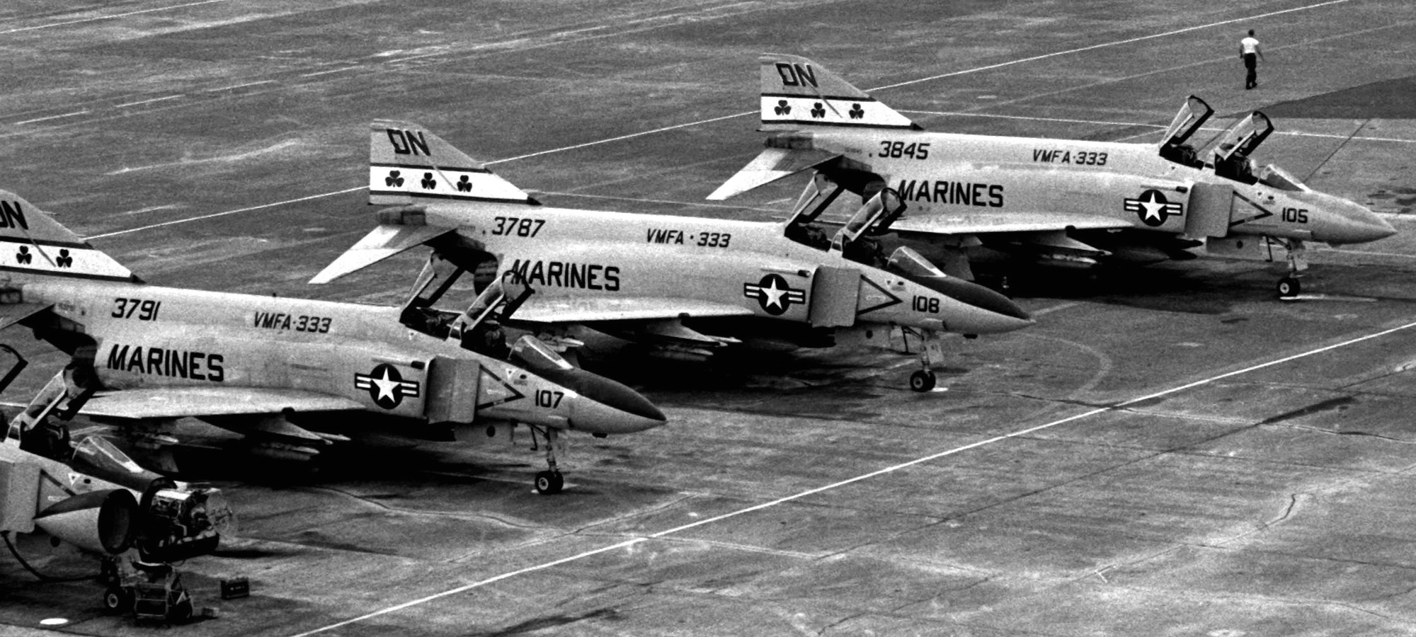 vmfa-333 fighting shamrocks marine fighter attack squadron usmc f-4j phantom ii 12