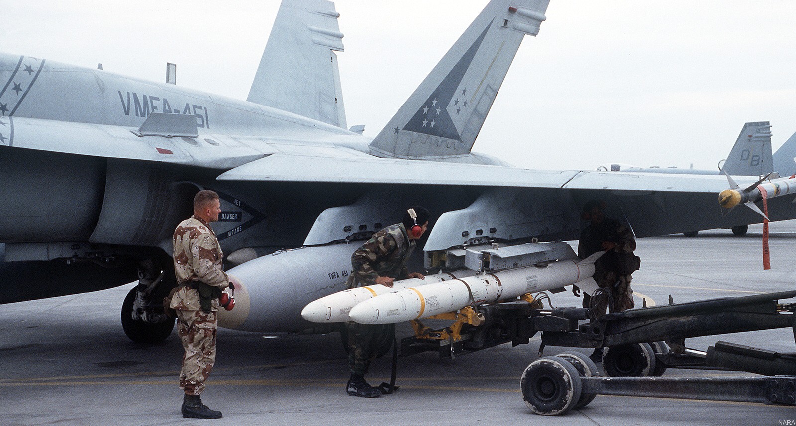vmfa-451 warlords marine fighter attack squadron usmc f/a-18a hornet 15 carrier air wing cvw-13 uss coral sea cv-43 agm-88a harm missile