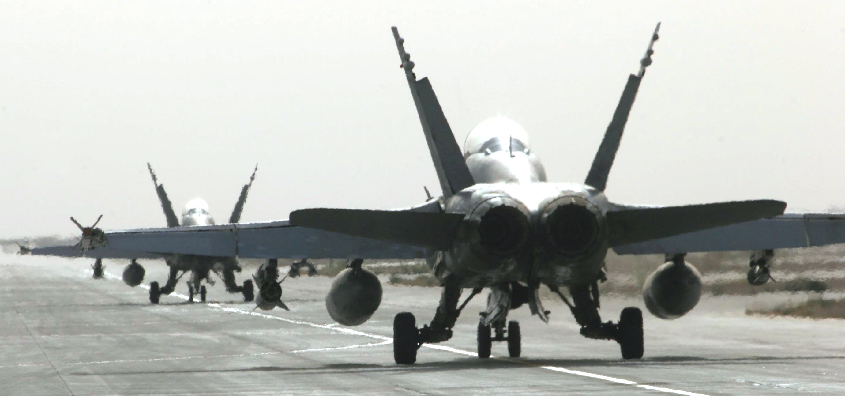 vmfa(aw)-121 green knights marine fighter attack squadron f/a-18d hornet 07