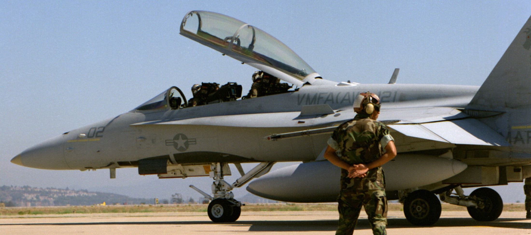 vmfa(aw)-121 green knights marine fighter attack squadron f/a-18d hornet 19