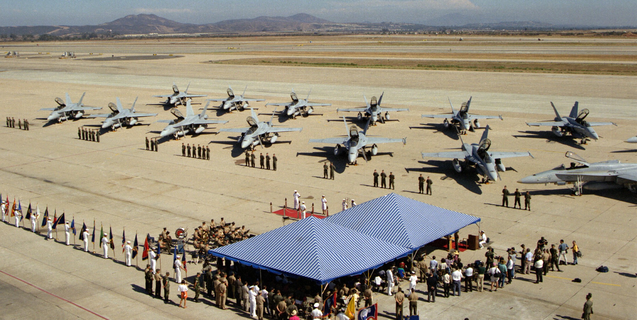 vmfa(aw)-121 green knights marine fighter attack squadron f/a-18d hornet 20 mcas miramar el toro