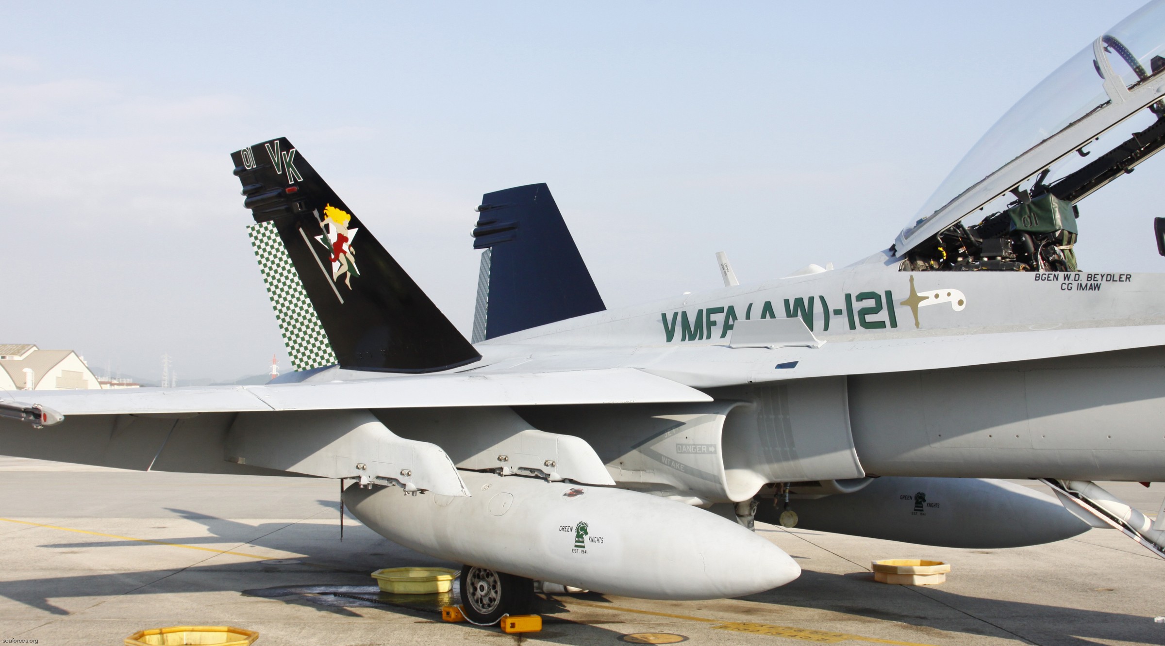 vmfa(aw)-121 green knights marine fighter attack squadron f/a-18d hornet 30 mcas iwakuni japan