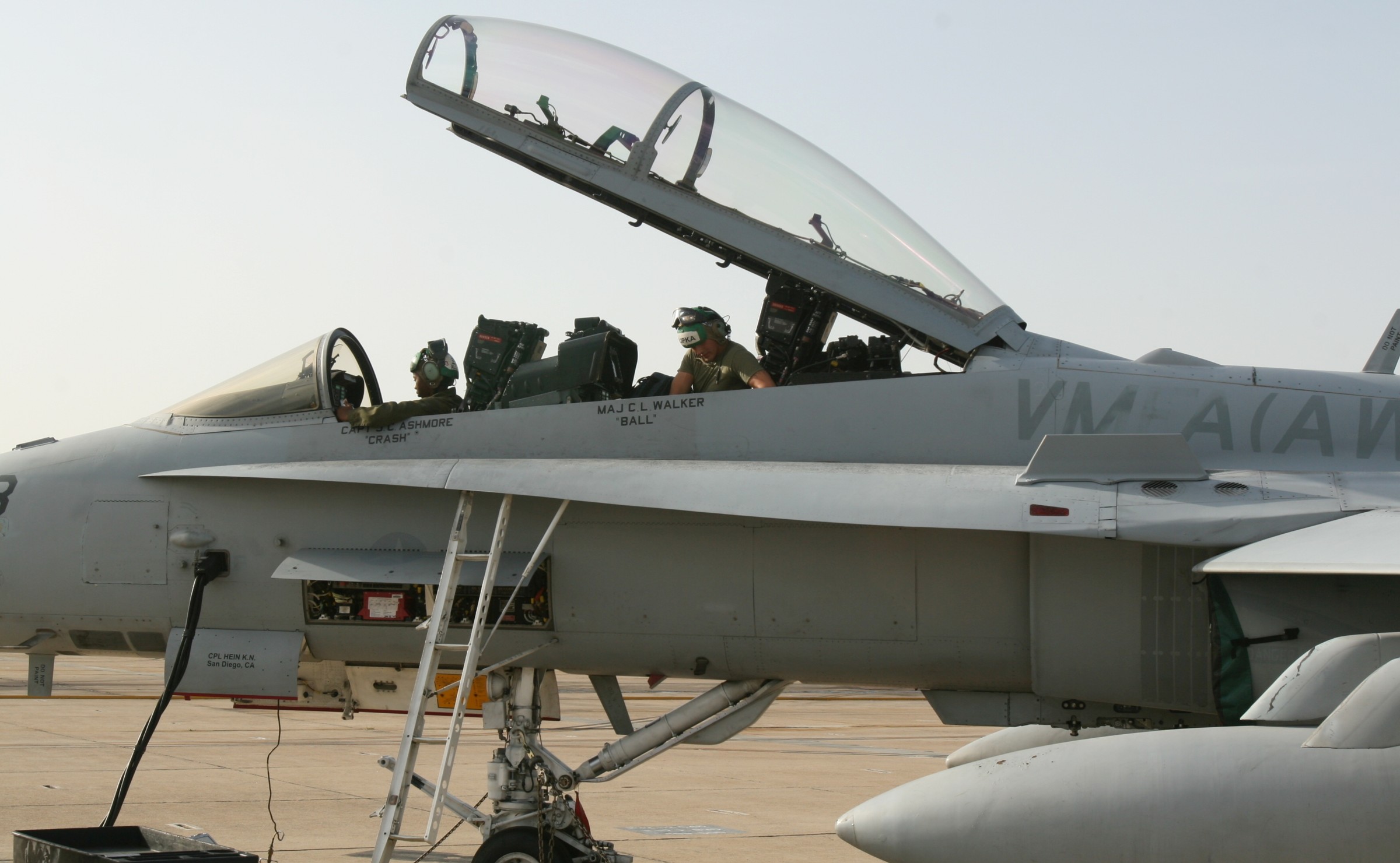 vmfa(aw)-121 green knights marine fighter attack squadron f/a-18d hornet 36 mcas miramar california
