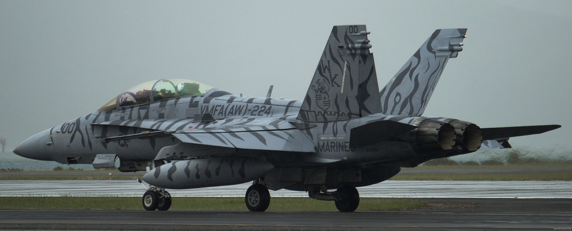 vmfa(aw)-224 bengals marine fighter attack squadron usmc f/a-18d hornet 25 mcas kaneohe bay hawaii