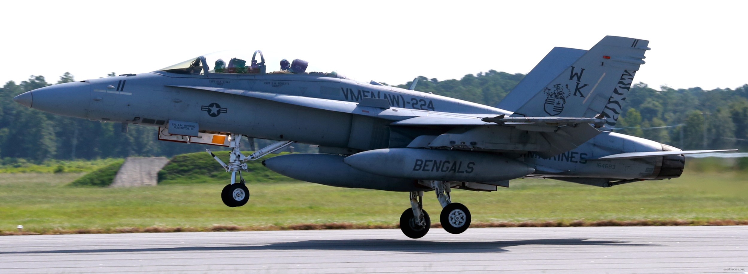 vmfa(aw)-224 bengals marine fighter attack squadron usmc f/a-18d hornet 26