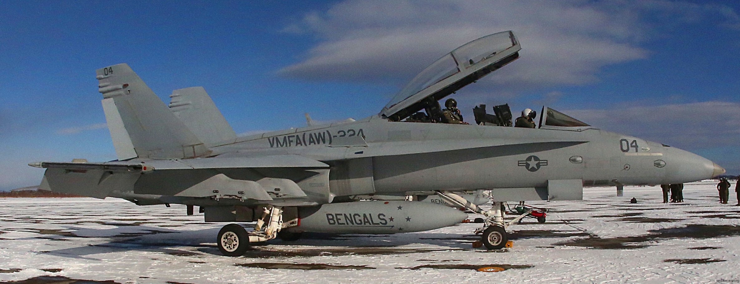 vmfa(aw)-224 bengals marine fighter attack squadron usmc f/a-18d hornet 35