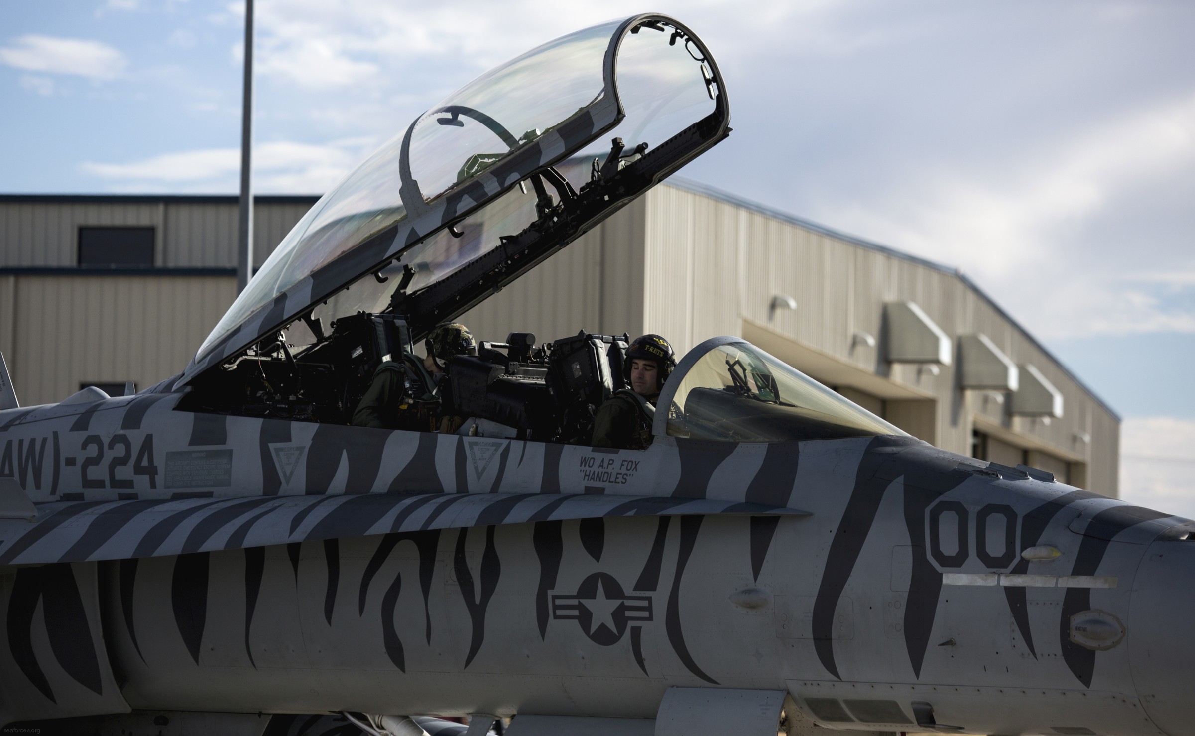 vmfa(aw)-224 bengals marine fighter attack squadron usmc f/a-18d hornet 42