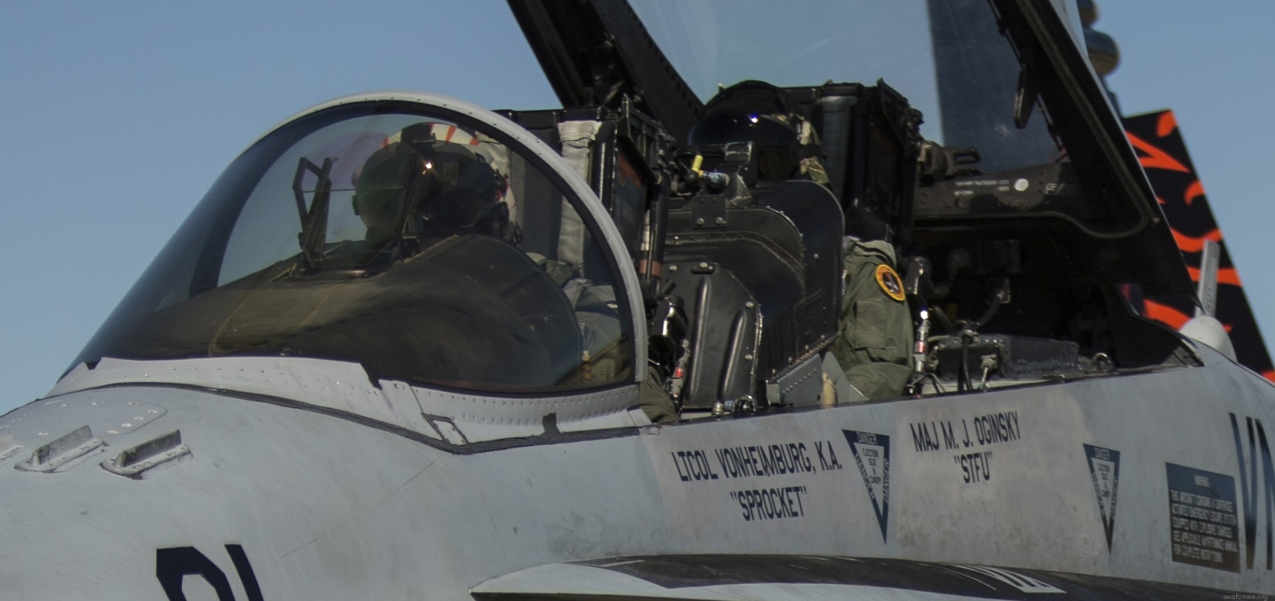 vmfa(aw)-224 bengals marine fighter attack squadron usmc f/a-18d hornet 59a cockpit