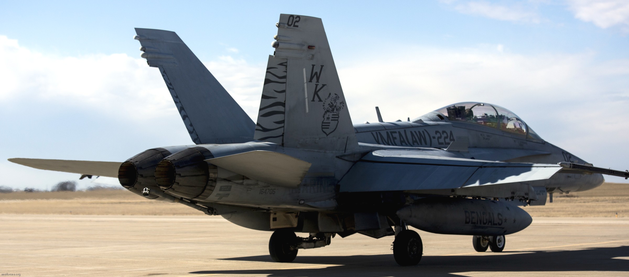 vmfa(aw)-224 bengals marine fighter attack squadron usmc f/a-18d hornet 64