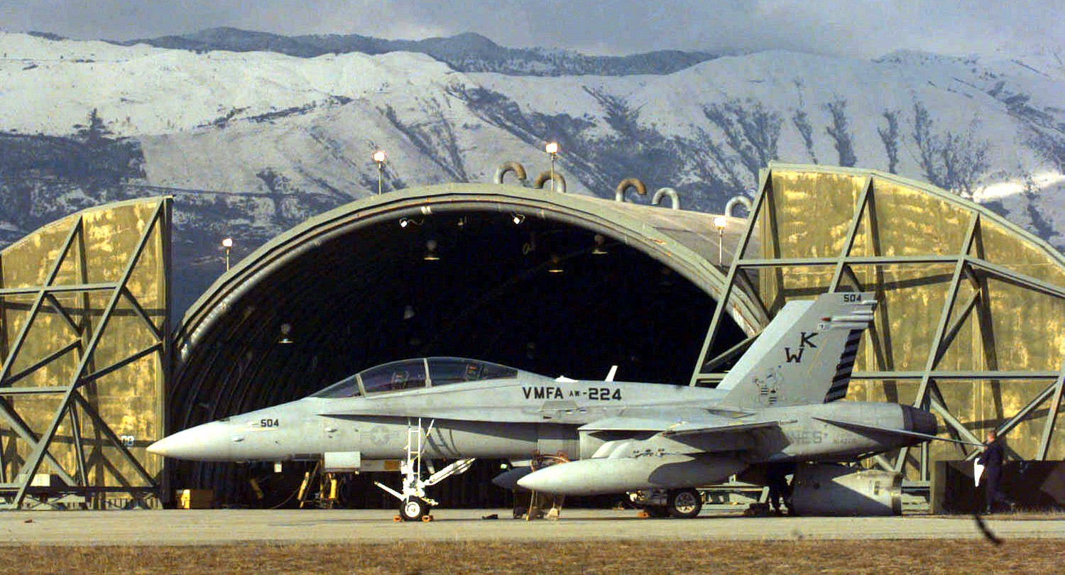 vmfa(aw)-224 bengals marine fighter attack squadron usmc f/a-18d hornet 87 aviano airbase italy