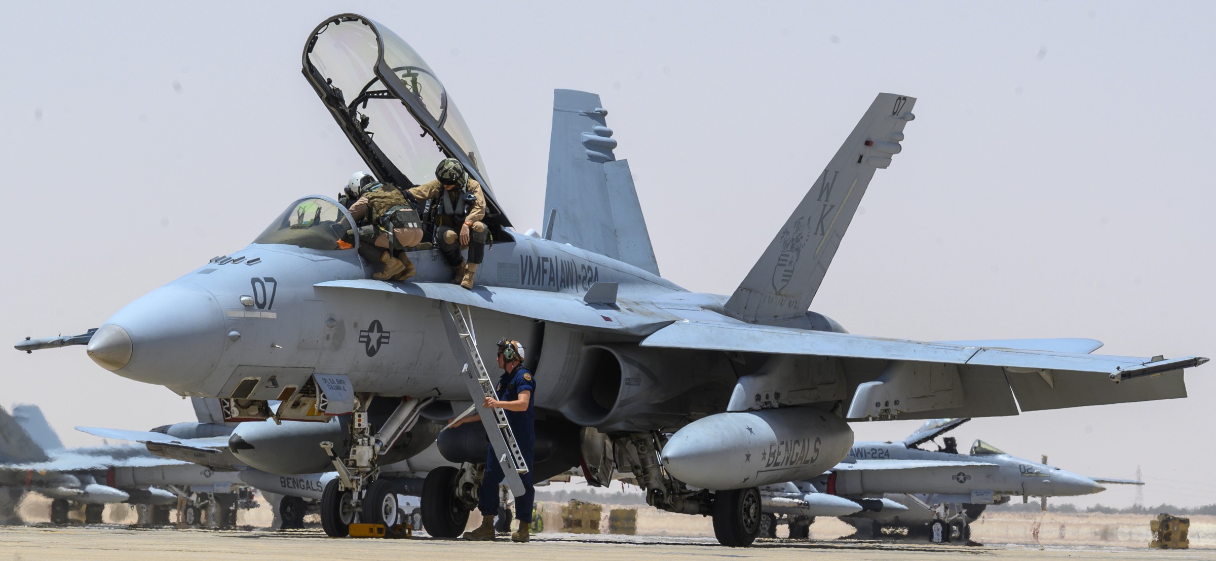 vmfa(aw)-224 bengals marine fighter attack squadron usmc f/a-18d hornet 108 prince sultan airbase