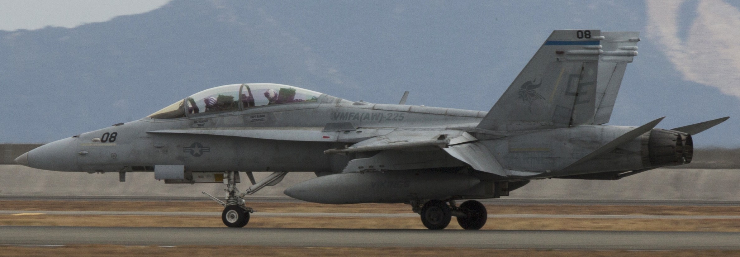 vmfa(aw)-225 vikings marine fighter attack squadron f/a-18d hornet 20 mcas iwakuni japan