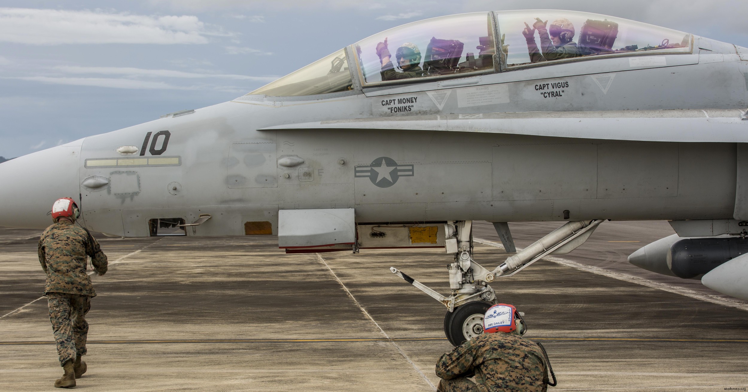 vmfa(aw)-225 vikings marine fighter attack squadron f/a-18d hornet 33