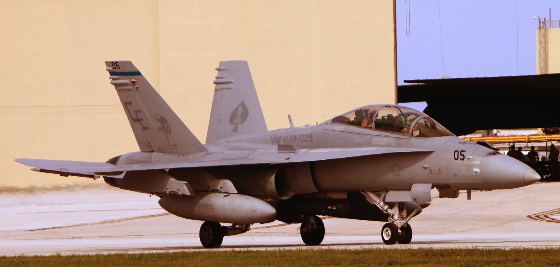 vmfa(aw)-225 vikings marine fighter attack squadron f/a-18d hornet 42