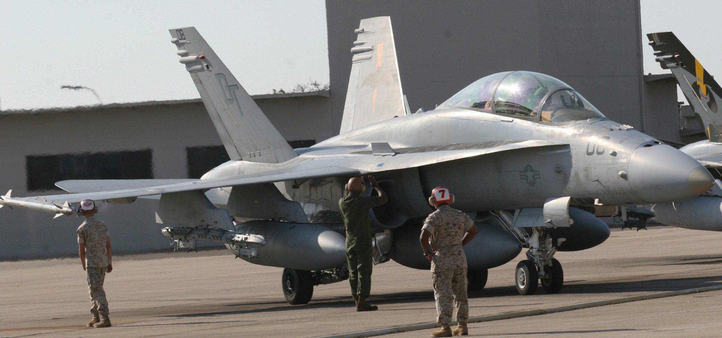 vmfa(aw)-242 bats marine all-weather fighter attack squadron usmc f/a-18d hornet 07 mcas miramar california