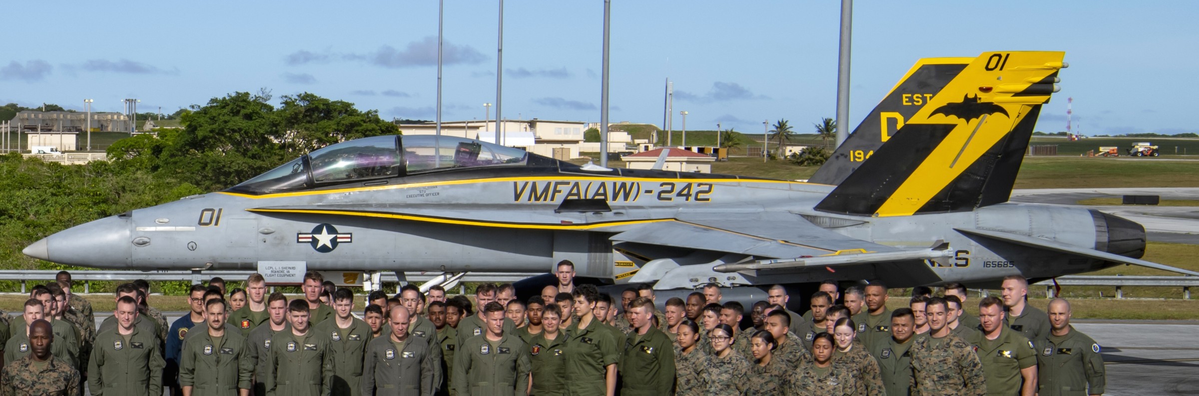 vmfa(aw)-242 bats marine all-weather fighter attack squadron usmc f/a-18d hornet 106a andersen afb