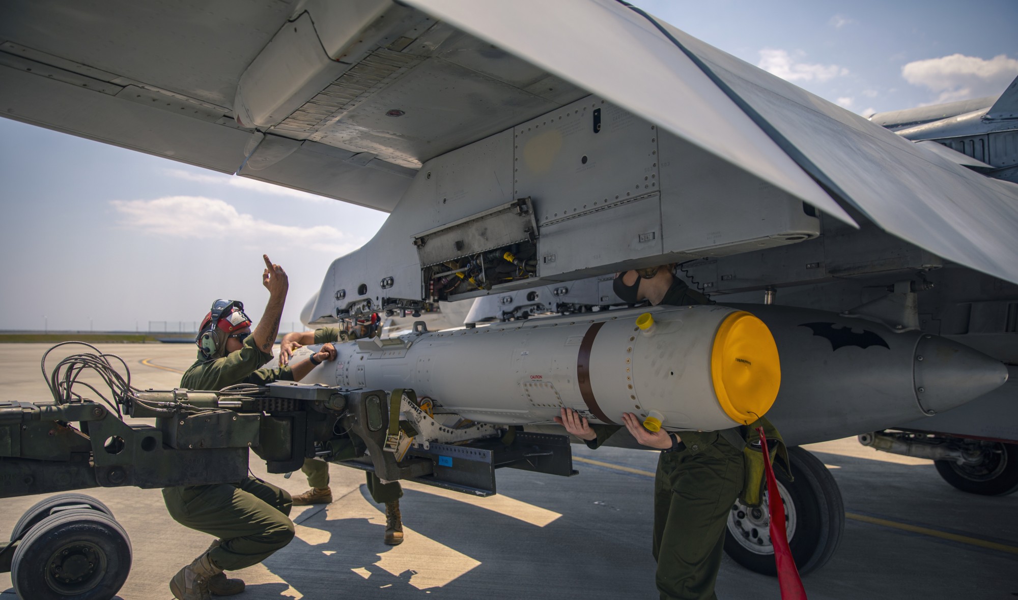 vmfa(aw)-242 bats marine all-weather fighter attack squadron usmc f/a-18d hornet 107 agm-84d harpoon