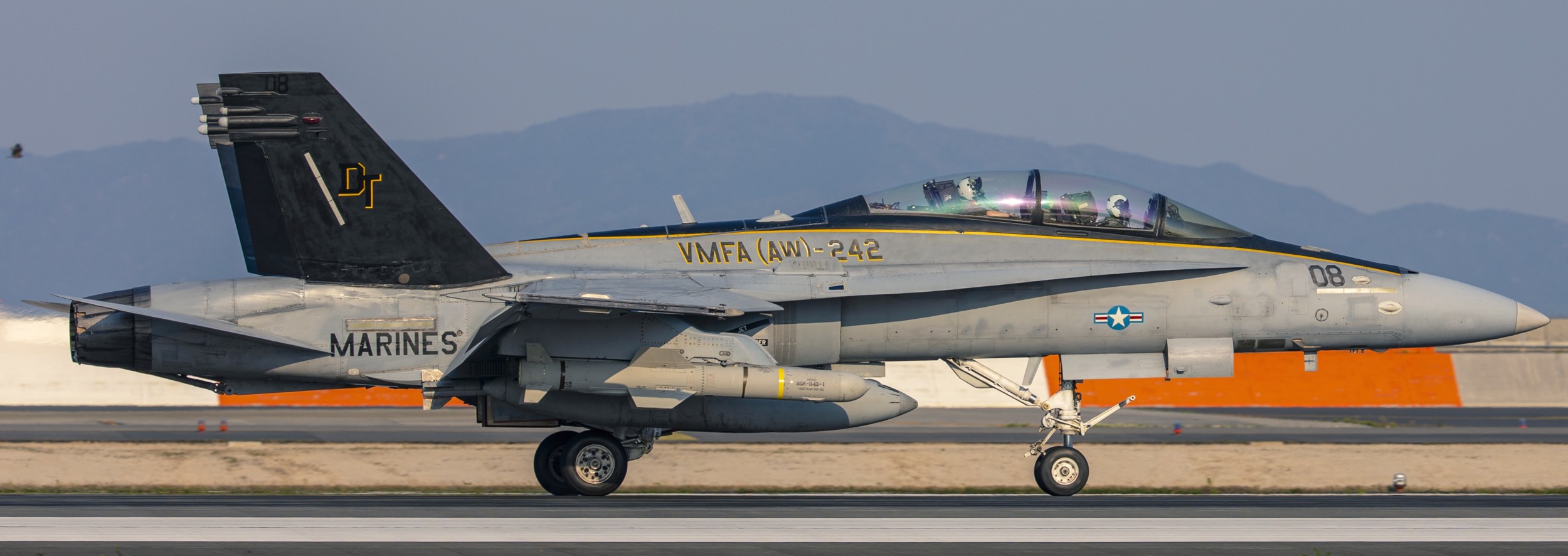 vmfa(aw)-242 bats marine all-weather fighter attack squadron usmc f/a-18d hornet 115 agm-84d harpoon