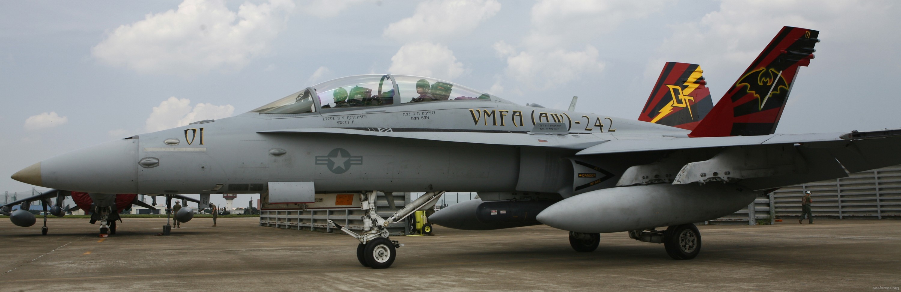 vmfa(aw)-242 bats marine all-weather fighter attack squadron usmc f/a-18d hornet 12